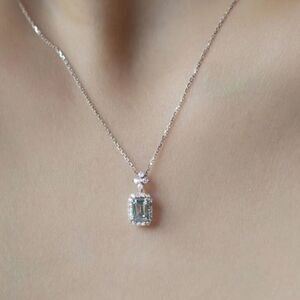 The Atlantis Aquamarine Pendant Necklace in 925 silver and lab created stones